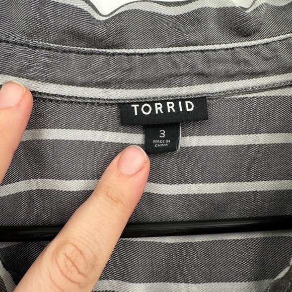 Torrid Womens Grey White Striped 100% Tencel Button Down Shirt Plus Size 3 - Picture 4 of 7